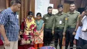 হাসপাতাল থেকে মালামাল চুরির সময় ২ নারী আটক, নার্স বরখাস্ত