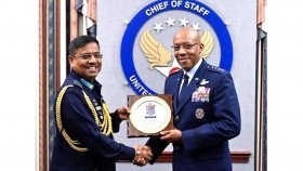 যুক্তরাষ্ট্র সফর শেষে দেশে ফিরেছেন বিমান বাহিনী প্রধান