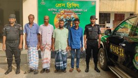 চার জনের কাছে পাওয়া গেলো ট্রেনের ৪৭ টিকিট