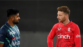 বৃষ্টির চোখরাঙানিতে ভাগাভাগি হতে পারে বিশ্বকাপ ট্রফি!