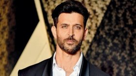 ৪৮ বছর বয়সেও কীভাবে তারুণ্য ধরে রেখেছেন হৃতিক?
