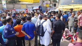 আশুলিয়ায় মেডিক্যাল শিক্ষার্থীদের সড়ক অবরোধ