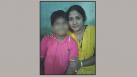 ছেলেকে ঘরে থাকতে বলে ফিরতে পারলেন না রুবিনা