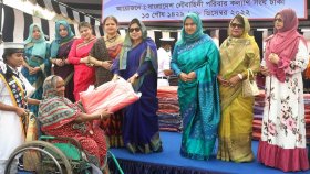 দুস্থদের মাঝে শীতবস্ত্র ও ত্রাণ বিতরণ নৌবাহিনী পরিবার কল্যাণ সংঘের