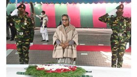 জাতির পিতার সমাধিতে প্রধানমন্ত্রীর শ্রদ্ধা