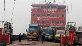 ১০ ঘণ্টা পর দৌলতদিয়া-পাটুরিয়ায় নৌযান চলাচল শুরু