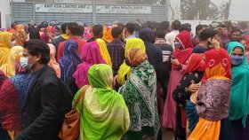 কাজে এসে দেখলেন অনির্দিষ্টকালের বন্ধের নোটিশ, বিক্ষোভ শ্রমিকদের
