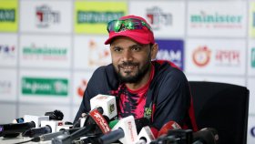 বিপিএলে মাশরাফিকে নিয়ে অপেক্ষায় সিলেট