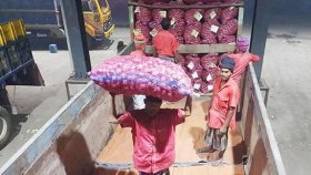 পেঁয়াজ আমদানি বন্ধের সিদ্ধান্তকে সময়োপযোগী মনে করছেন ব্যবসায়ীরা
