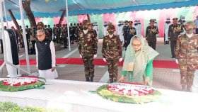 বঙ্গবন্ধুর সমাধিতে রাষ্ট্রপতি ও প্রধানমন্ত্রীর শ্রদ্ধা