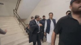 আদালতে হাজির হয়ে ৯ মামলায় জামিন পেলেন ইমরান খান