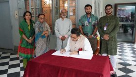 বঙ্গবন্ধুর জন্মবার্ষিকীতে ভারতীয় হাইকমিশনারের শ্রদ্ধা