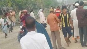 অটোরিকশাকে বাসের ধাক্কা, দুই বোনসহ নিহত ৪