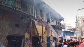 নারায়ণগঞ্জে বিস্ফোরণের পর ভবনে আগুন লেগে শ্রমিকের মৃত্যু