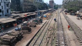 রেলের জমি দখল করে অনেকে ‘জমিদার’