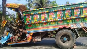 মাগুরায় সড়ক দুর্ঘটনায় নিহত ১, আহত ১১ জন