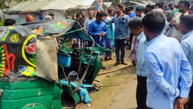ওভারটেক করতে গিয়ে ট্রাকের সঙ্গে সংঘর্ষ, প্রাণ গেলো দুজনের