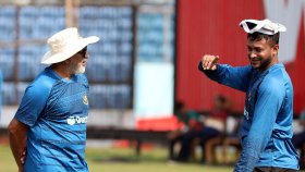 এক নম্বর অগ্রাধিকার হচ্ছে দেশের জন্য খেলা: হাথুরুসিংহে