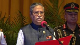 ‘অপমানিত বোধ’ করায় নির্বাচনের পর পদত্যাগ করতে চান রাষ্ট্রপতি: রয়টার্সকে সাক্ষাৎকার