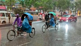 টানা ভ্যাপসা গরমের পর ঢাকায় বৃষ্টি