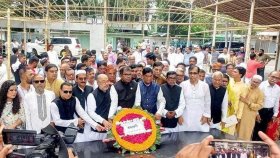 বঙ্গবন্ধুর প্রতিকৃতিতে ঢাকা জেলা আ.লীগের পূর্ণাঙ্গ কমিটির শ্রদ্ধা