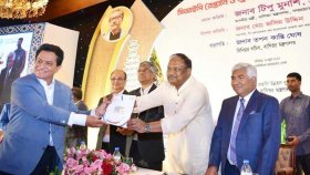 ১০০ বিলিয়ন ডলার রফতানি আয়ের লক্ষ্যমাত্রা অর্জন করতে হবে: বাণিজ্যমন্ত্রী