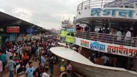 ছুটি শুরু হতেই সদরঘাটে যাত্রীদের উপচে পড়া ভিড়