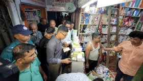 সংকট দেখিয়ে ডেঙ্গু রোগীর ১০০ টাকার স্যালাইন ৫০০ পর্যন্ত বিক্রি
