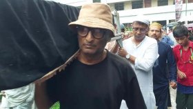 বাবা-মায়ের কবরের পাশে চিরনিদ্রায় শায়িত কবি মোহাম্মদ রফিক 