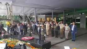 বঙ্গবন্ধুর প্রতিকৃতিতে বিদেশি দূতাবাসগুলোর সামরিক উপদেষ্টাদের শ্রদ্ধা