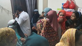 খাটের নিচে স্ত্রীর লাশ, স্বামী পলাতক