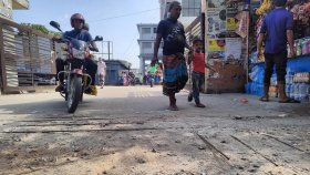 হাসপাতালের সড়ক বেহাল, প্রবেশপথ ঝুঁকিপূর্ণ