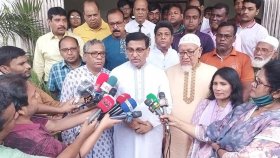 সরকার বহাল তবিয়তে আছে, বহাল তবিয়তেই থাকবে: হানিফ