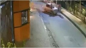 কিশোরের হাতে স্টিয়ারিং, গাড়ি চাপায় আহত ৪