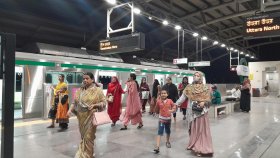 মেট্রোরেলে সংরক্ষিত কোচে স্বস্তি নারীদের
