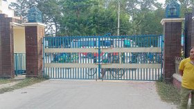 এবার প্রবেশপথে তালা ঝুলালেন আন্দোলনরত ছাত্রলীগ নেতারা