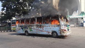 সংঘর্ষ, গুলি, আগুন, ভাঙচুর ও প্রাণহানিতে শেষ হলো ৩ দিনের অবরোধ