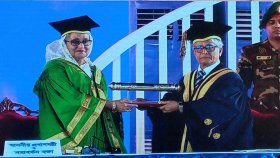 ঢাকা বিশ্ববিদ্যালয়ের ‘ডক্টর অব লজ’ পেলেন বঙ্গবন্ধু শেখ মুজিবুর রহমান