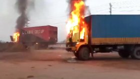 গাজীপুরে পেট্রোল ঢেলে কাভার্ডভ্যানে আগুন, ককটেল বিস্ফোরণ