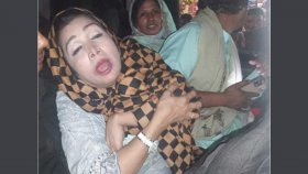 হুইপ সামশুল হকের ভাইকে কান ধরানোর অভিযোগ, বোনকে মারধর