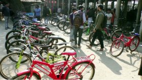 পুরোনো সাইকেল বিক্রির হাট, বেচাকেনা জমজমাট