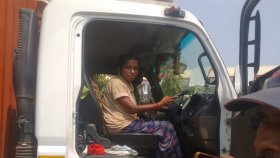 প্রথমবার পণ্য নিয়ে বাংলাদেশে ভারতের নারী ট্রাকচালক