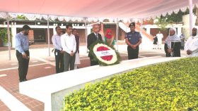 টুঙ্গিপাড়ায় বঙ্গবন্ধুর সমাধিতে প্রধানমন্ত্রীর প্রেস সচিবের শ্রদ্ধা