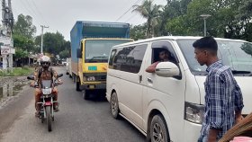 যানজট এড়াতে ঘুরতে হচ্ছে ২৯ কিলোমিটার সড়ক