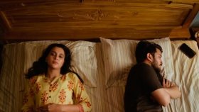 দাম্পত্য জীবনের ‘সুতো’য় মুগ্ধ দর্শক