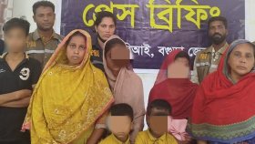 স্বাবলম্বী হতে সন্তানদের নিয়ে বাড়ি থেকে বের হয়ে গেছেন মা-মেয়ে