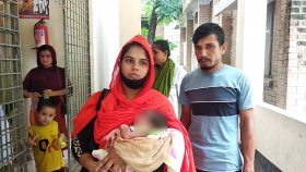 মাছ ধরতে গিয়ে কান্নার আওয়াজ, শপিং ব্যাগে নবজাতক