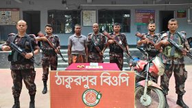 লুঙ্গির ভেতর থেকে আড়াই কেজি সোনা উদ্ধার