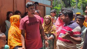 ঘরের দরজা ভেঙে মিললো একই পরিবারের ৪ জনের ঝুলন্ত মরদেহ