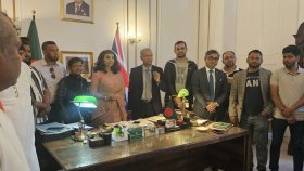 লন্ডনে বাংলা‌দেশ হাইক‌মিশন থে‌কে নামলো বঙ্গবন্ধুর ছ‌বি